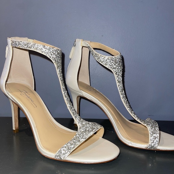 Vince Camuto White Pearl/Sparkly heels Size 6.5 - Picture 3 of 4